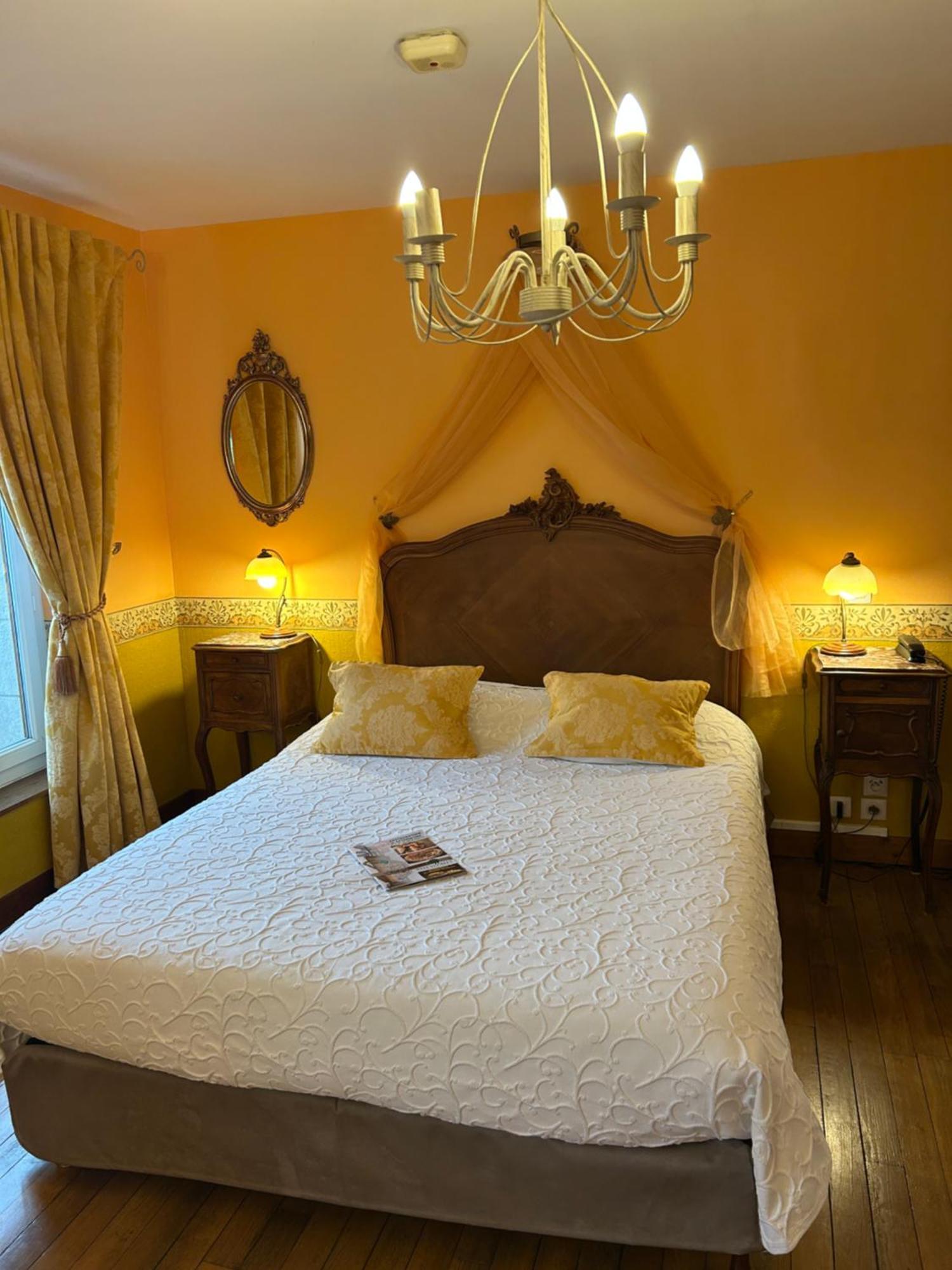 Hotel De La Loire サン・サトゥル エクステリア 写真