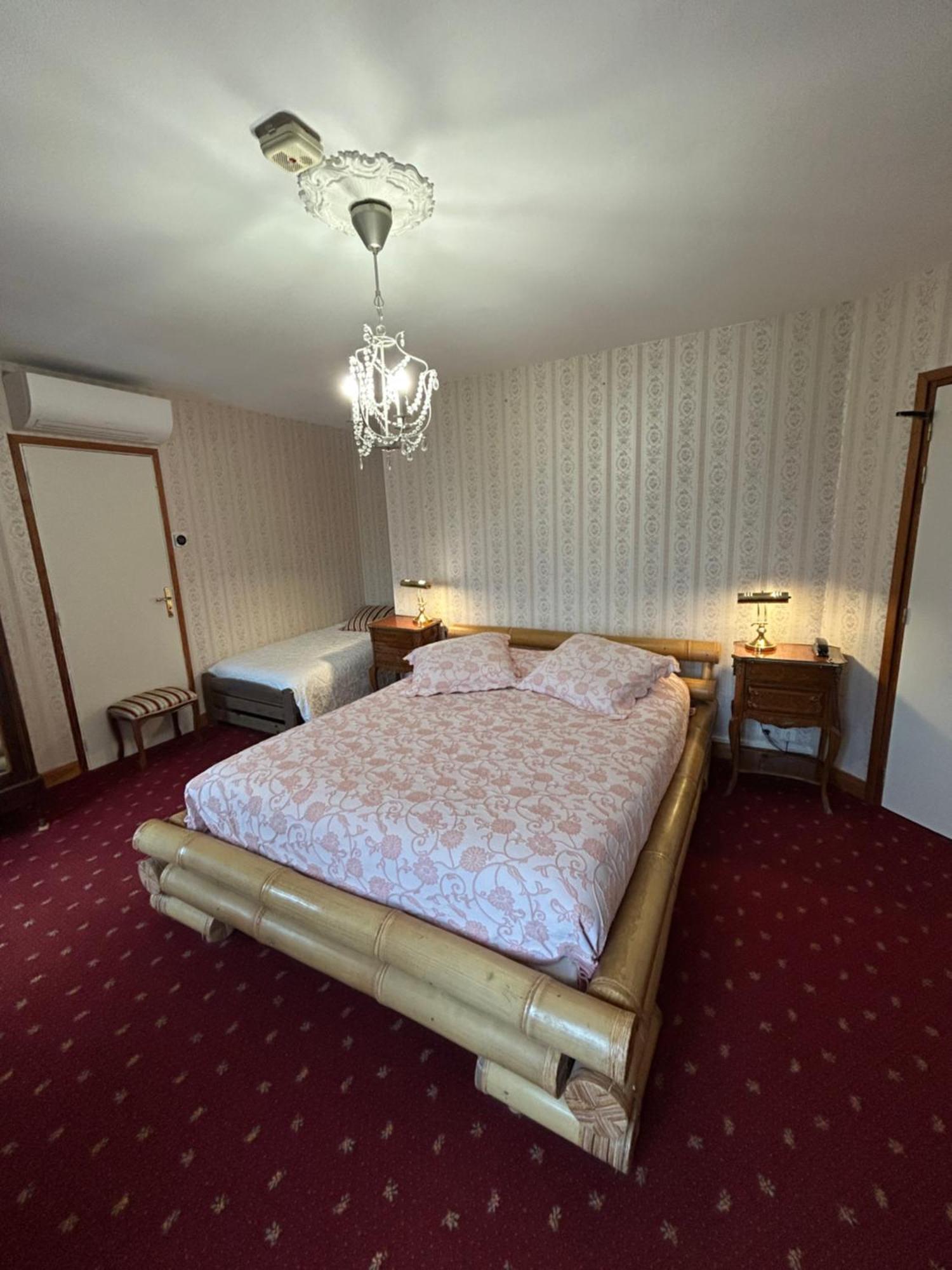 Hotel De La Loire サン・サトゥル エクステリア 写真