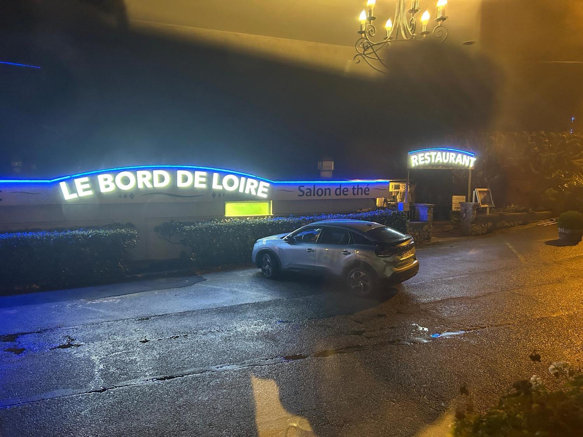 Hotel De La Loire サン・サトゥル エクステリア 写真