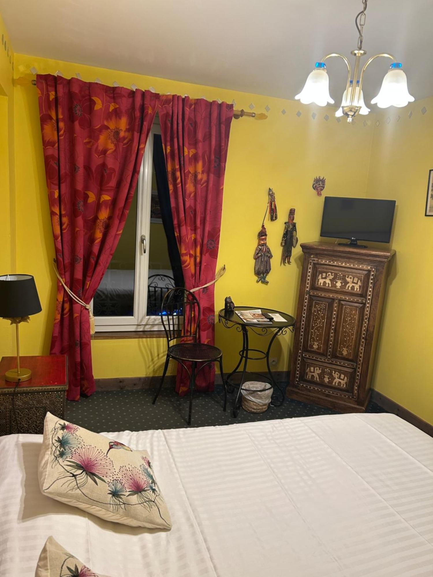 Hotel De La Loire サン・サトゥル エクステリア 写真
