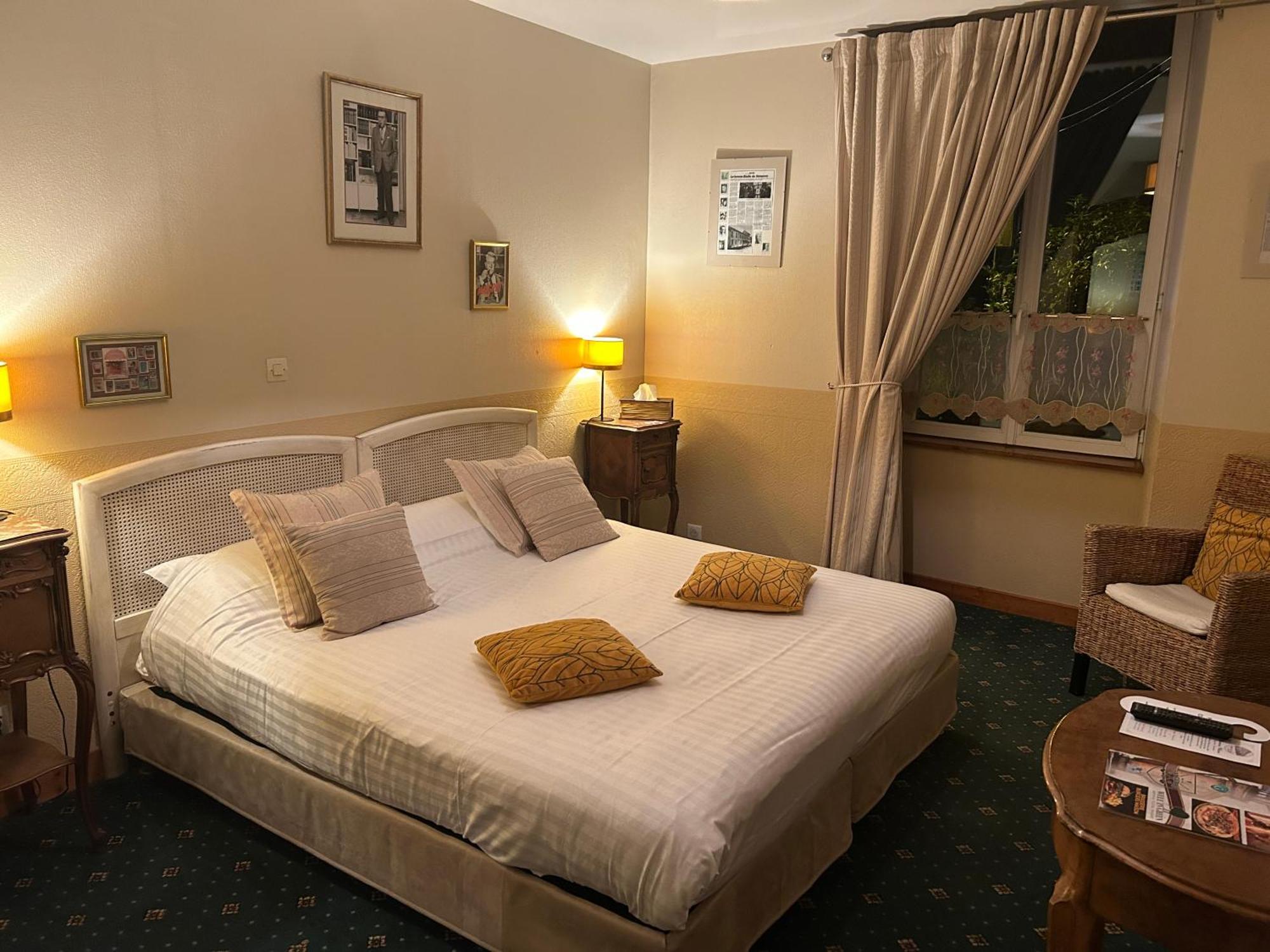 Hotel De La Loire サン・サトゥル エクステリア 写真