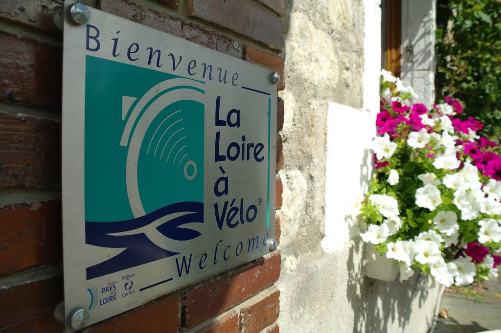 Hotel De La Loire サン・サトゥル エクステリア 写真